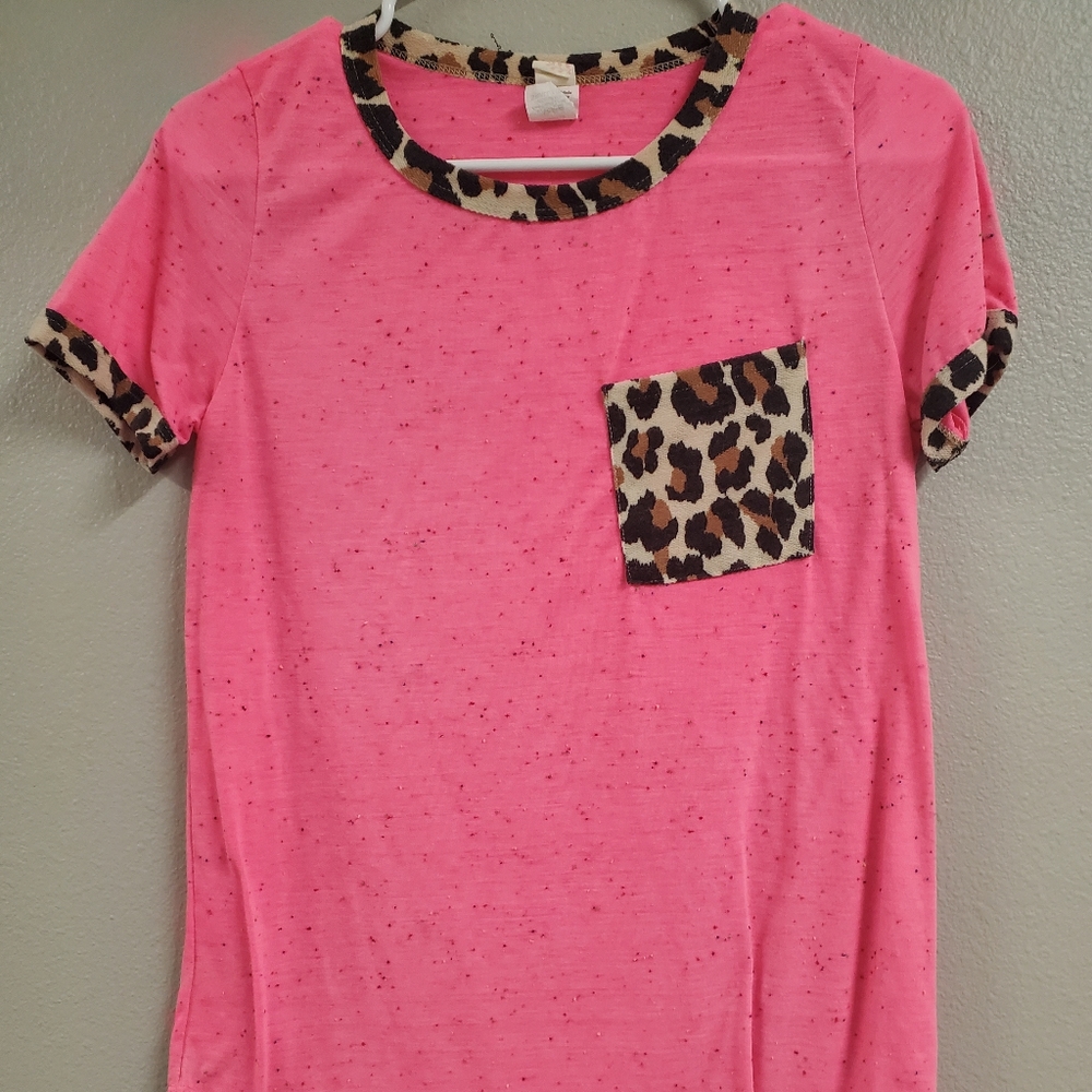Women's pink tee